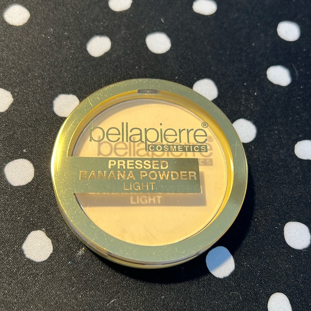 New bellapierre Cosmetics Pressed Banana Powder in shade Light